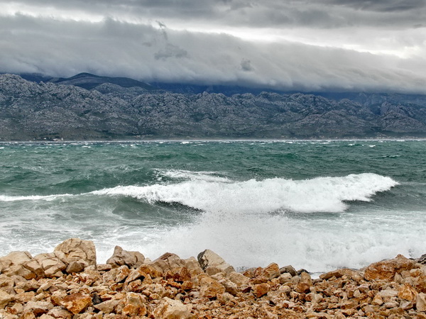 Olujna bura u Ražancu 15. srpnja 2016. Foto:Leo Kvarantan Olujna bura u Ražancu 15. srpnja 2016. Foto:Leo Kvarantan