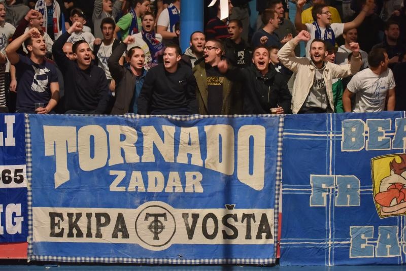 Humanitarno gledanje utakmic Zadar-Cibona (85-84) u Jazinama