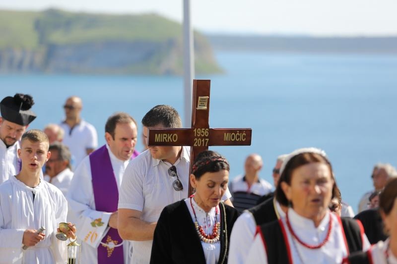 Mirko Miočić ispraćen na posljednji počinak na mjesnom groblju u Rtini Mirko Miočić ispraćen na posljednji počinak na mjesnom groblju u Rtini