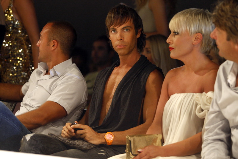 Zadar, 150711.
Druga vecer Zadar Fashion Nightsa, kojeg organiziraju Stefany Hohnjec i Aleksandra Grdic. Revije se odrzavaju na Forumu kraj crvke Sv Donata.
Na slici: Marko Grubnic Macak.
Foto: Jure Miskovic / CROPIX Zadar, 150711.
Druga vecer Zadar Fashion Nightsa, kojeg organiziraju Stefany Hohnjec i Aleksandra Grdic. Revije se odrzavaju na Forumu kraj crvke Sv Donata.
Na slici: Marko Grubnic Macak.
Foto: Jure Miskovic / CROPIX