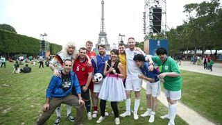 EURO 2016: Fan zona pored Eiffelovog tornja. Photo: Sanjin Strukić/PIXSELL EURO 2016: Fan zona pored Eiffelovog tornja. Photo: Sanjin Strukić/PIXSELL