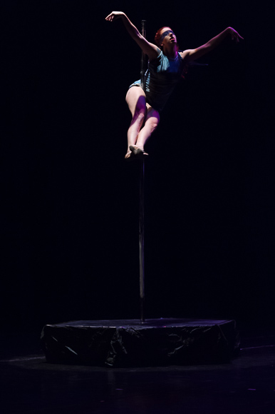 Pole/Chair/Dance show “Mental” @ HNK Zadar, 12.3.2016 – Foto: Ivan Toman Pole/Chair/Dance show “Mental” @ HNK Zadar, 12.3.2016 – Foto: Ivan Toman