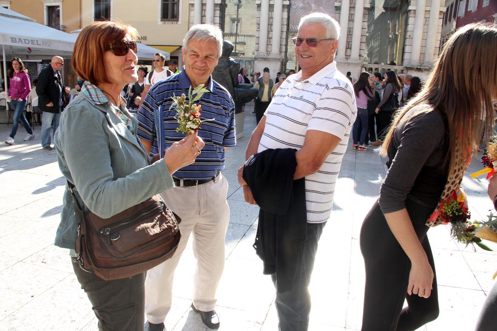 Sajam obrazovanja održan je na Narodnom trgu u organizaciji Pučkog otvorenog učilišta Erudio na kojem su se predstavili i partneri Poljoprivredna škola Stanko Ožanić, CISOK Zadar, Autoškola Zadar, POU Libar, POU Algebra, POU Zadar i dr. foto: Iva Perinči Sajam obrazovanja održan je na Narodnom trgu u organizaciji Pučkog otvorenog učilišta Erudio na kojem su se predstavili i partneri Poljoprivredna škola Stanko Ožanić, CISOK Zadar, Autoškola Zadar, POU Libar, POU Algebra, POU Zadar i dr. foto: Iva Perinči
