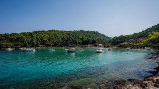 Uvala Lovrečina: Egzotična pješčana oaza na Braču u kojoj su uživali i stari Rimljani Uvala Lovrečina: Egzotična pješčana oaza na Braču u kojoj su uživali i stari Rimljani