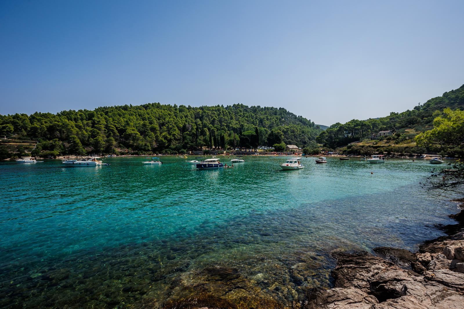 Uvala Lovrečina: Egzotična pješčana oaza na Braču u kojoj su uživali i stari Rimljani Uvala Lovrečina: Egzotična pješčana oaza na Braču u kojoj su uživali i stari Rimljani