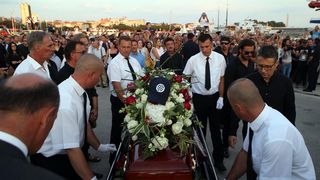 Split dostojanstveno na posljednju plovidbu ispratio legendu Olivera Dragojevića