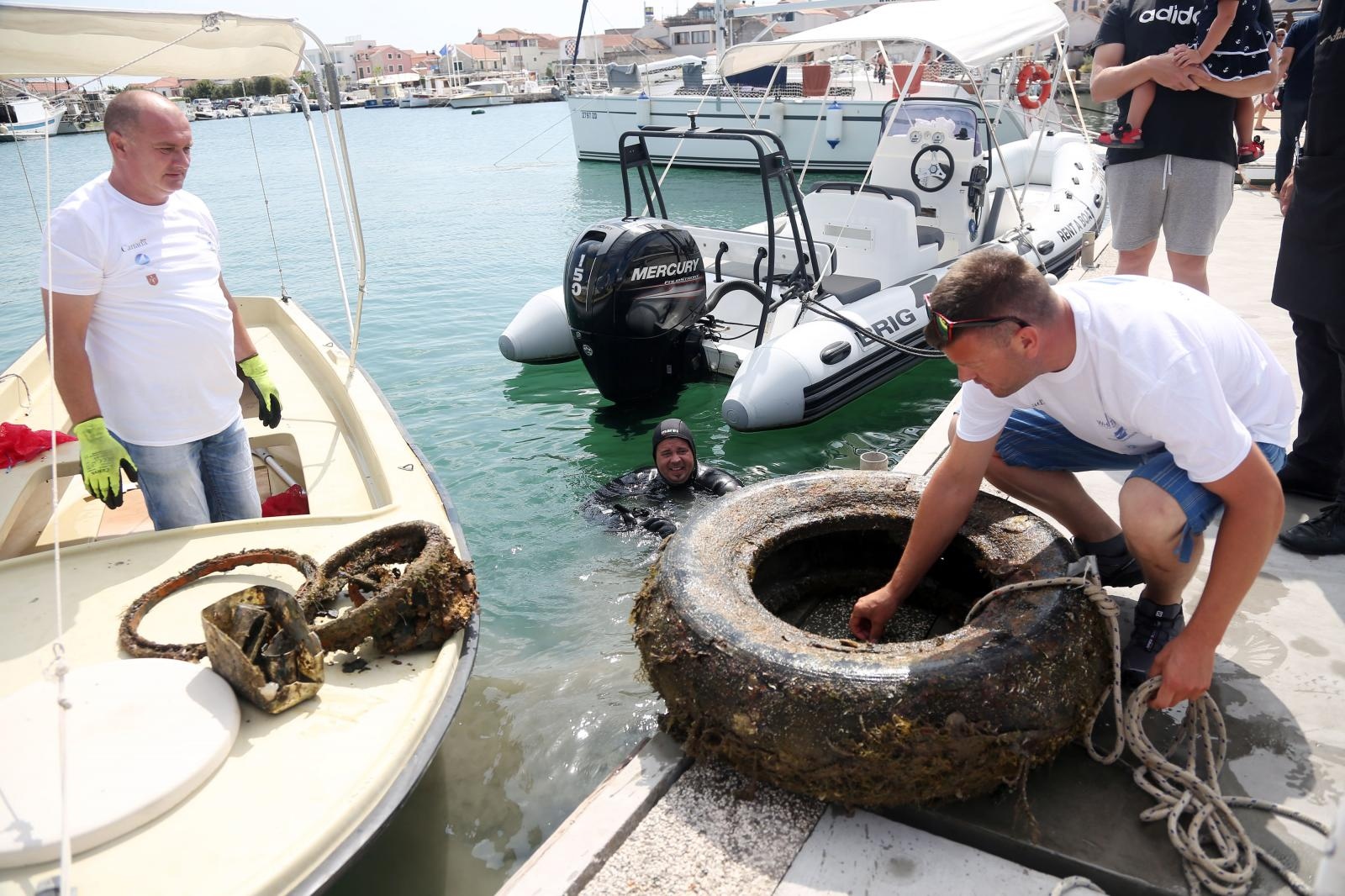 Šest veleposlanika čistilo morsko dno kod Murtera