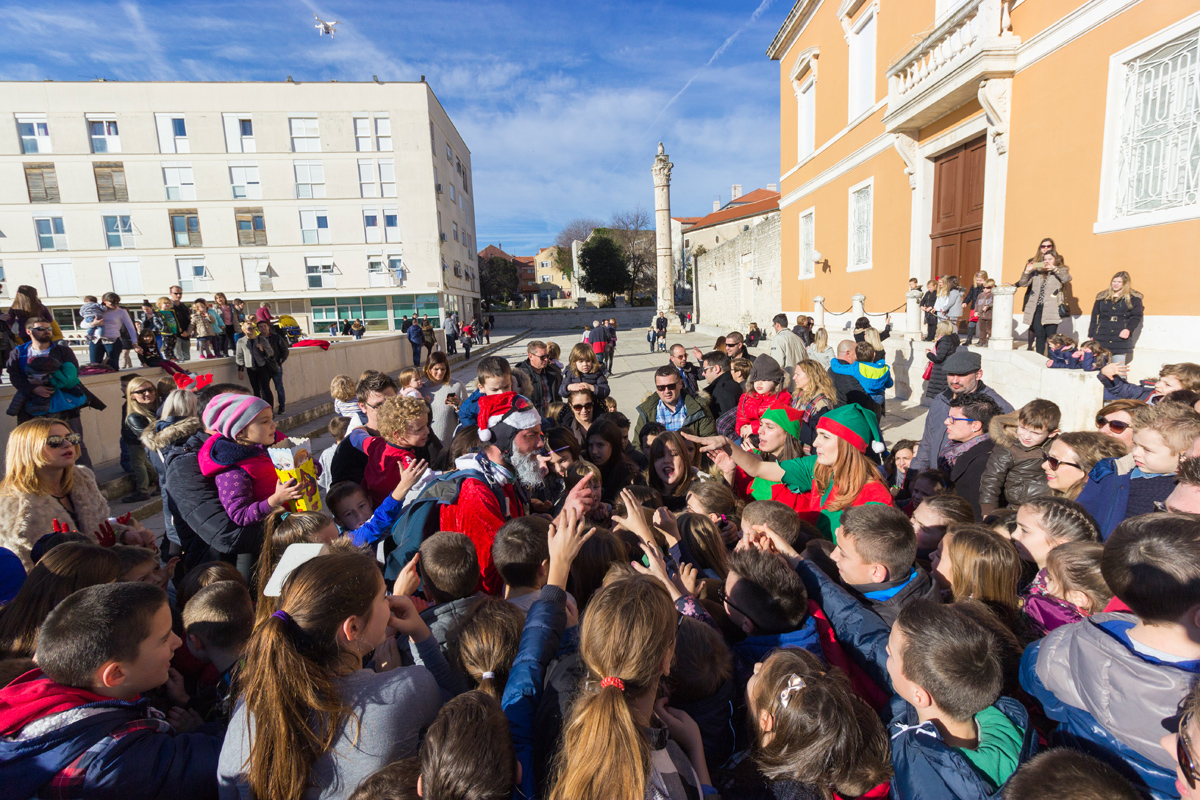 Badnjak 2016: Blagdanski đir po gradu 24. prosinca Badnjak 2016: Blagdanski đir po gradu 24. prosinca