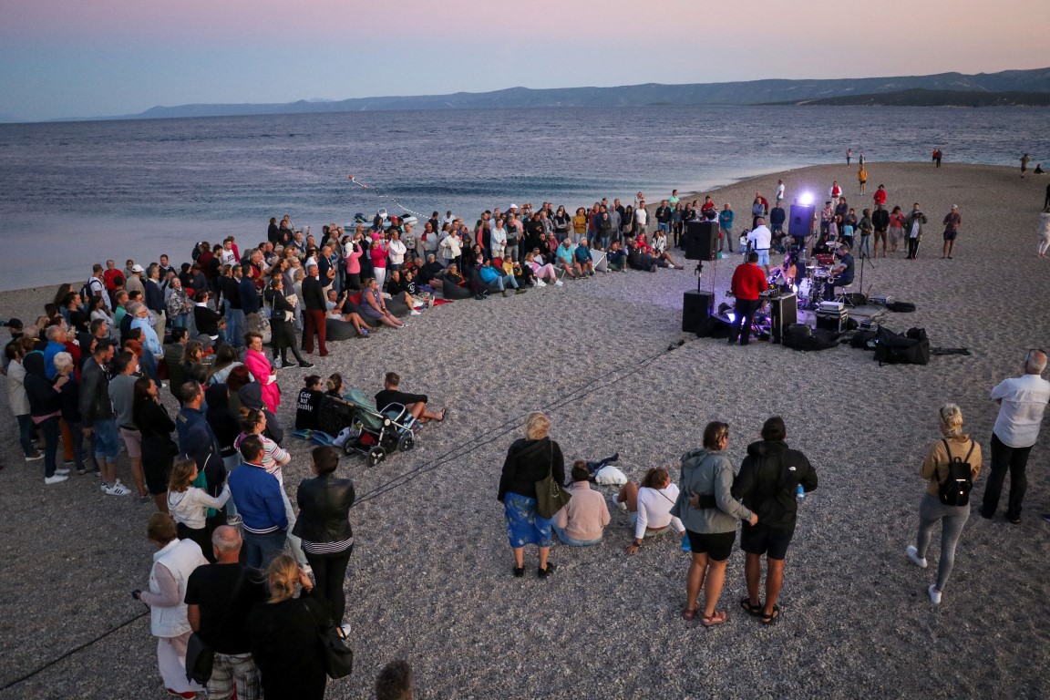 Ana Rucner održala koncertni spektakl u suton na Zlatnom ratu