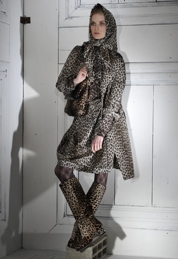 Lanvin predjesenska kolekcija za žene 2010. (Coutorture.com) Lanvin predjesenska kolekcija za žene 2010. (Coutorture.com)