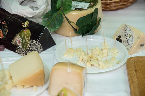 U Vrtovima lunjskih maslina održana 12. Lunjska maslinada. Foto: Vinko Pešić