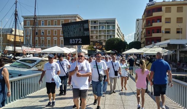 U spomen na žrtve Srebrenice u more su položene 22 bijele ruže