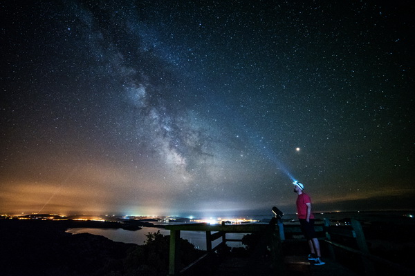 Prekrasan pogled na Mliječni put na noćnom nebu iznad Kamenjaka. Foto: Vinko Pešić Prekrasan pogled na Mliječni put na noćnom nebu iznad Kamenjaka. Foto: Vinko Pešić