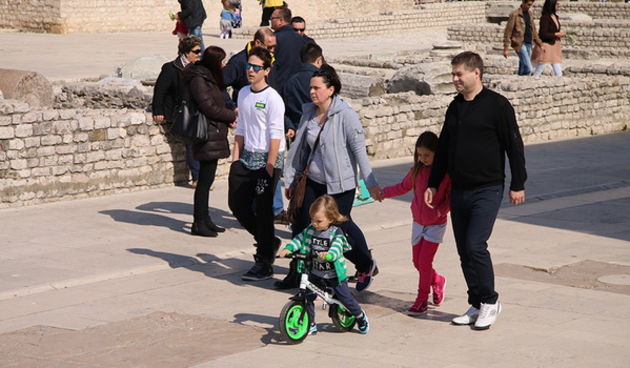 Cvjetnica 20. ožujka 2016: Nakon blagoslova maslinovih grančica, nadbisku Želimir Puljić predvodio je procesiju do katedrale sv. Stošije gdje je služio misno slavlje na kojem se pjevala Muka našeg Gospodina