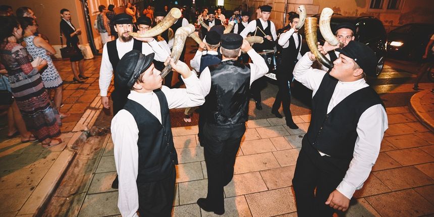 57. Saljske užance: Tovareća mužika prošla ulicama Zadra