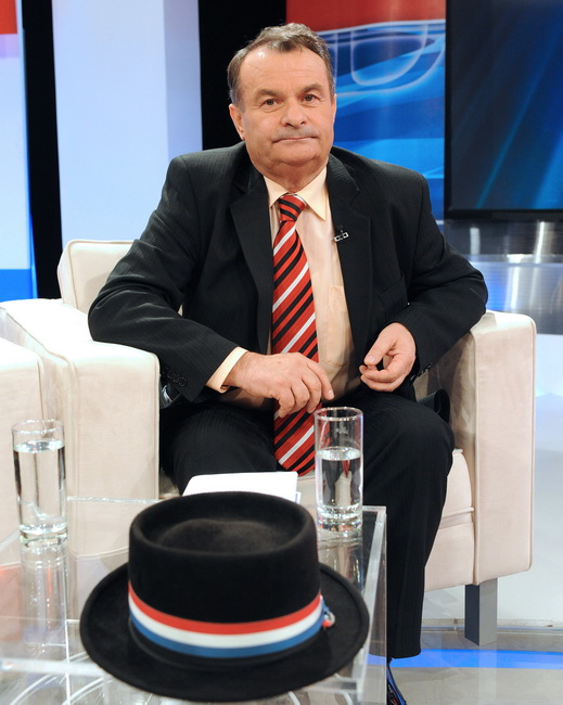 Zagreb, 221209. 
Prisavlje 13, studio HRT-a.
Suceljavanje predsjednickih kandidata.
Na slici: Slavko Vuksic.
Foto: Damir Krajac / CROPIX