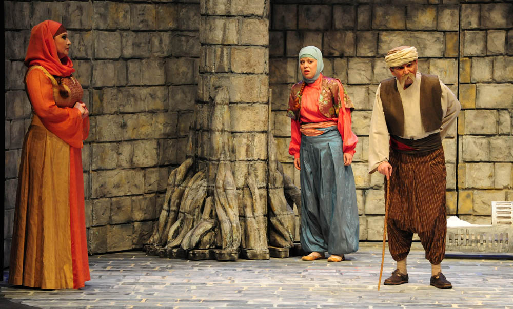 Zadar, 23.02.2012. snimio: Nenad Marčev
Gradsko kazalište Marina Držića Dubrovnik
Milan Ogrizović
HASANAGINICA
redatelj: Ivan Leo Lemo
Igraju: Jasna Jukić, Vladimir Posavec, Slavko Juraga, Milka Podrug Kokotović, Izmira Brautović, Lana Helena Hul Zadar, 23.02.2012. snimio: Nenad Marčev
Gradsko kazalište Marina Držića Dubrovnik
Milan Ogrizović
HASANAGINICA
redatelj: Ivan Leo Lemo
Igraju: Jasna Jukić, Vladimir Posavec, Slavko Juraga, Milka Podrug Kokotović, Izmira Brautović, Lana Helena Hul