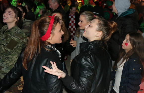 Virski karneval & maškare: Plesna maškarana fešta uz Jasmina Stavrosa