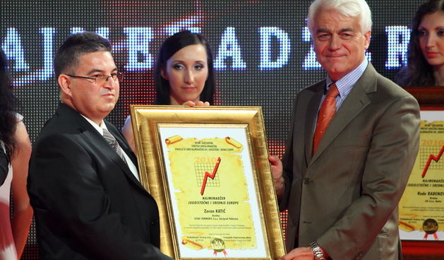 Zoran Katic prima nagradu u Sarajevu