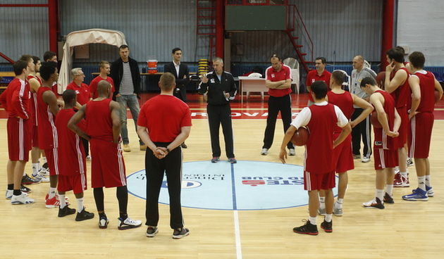 Zagreb, 261112.
Dvorana II Doma Sportova.
Prvi trening KK Cedevita s novim trenerom Aleksandrom Petrovicem.
Na slici: trening, Aleksandar Petrovic.
Foto: Nenad Dugi / CROPIX