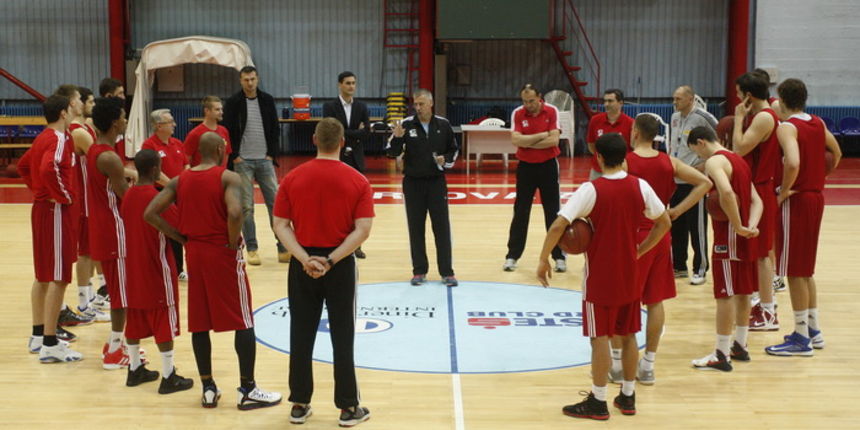 Zagreb, 261112.
Dvorana II Doma Sportova.
Prvi trening KK Cedevita s novim trenerom Aleksandrom Petrovicem.
Na slici: trening, Aleksandar Petrovic.
Foto: Nenad Dugi / CROPIX Zagreb, 261112.
Dvorana II Doma Sportova.
Prvi trening KK Cedevita s novim trenerom Aleksandrom Petrovicem.
Na slici: trening, Aleksandar Petrovic.
Foto: Nenad Dugi / CROPIX
