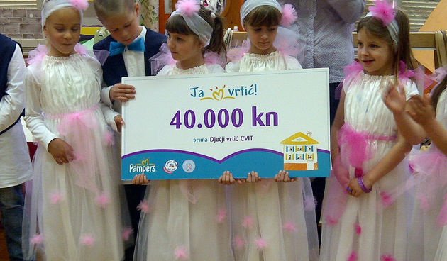 Pampers i dm uručili donaciju dječjem vrtiću Cvit u Sv. Filip i Jakovu