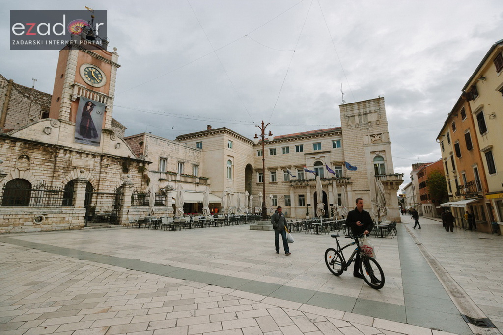 Đir po gradu, ponedjeljak 13. studenog 2017. Pust Narodni trg
