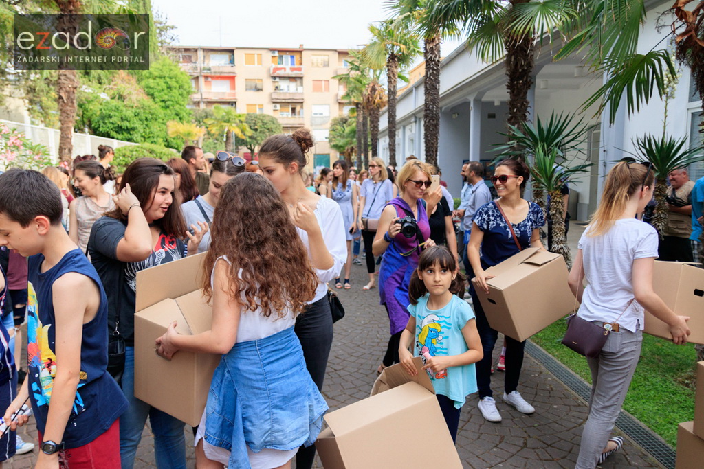 Simboličnim rušenjem zida započeo je urbani festival KvartArt na Voštarnici