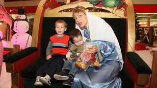 Sv. Luce razveselila mališane u Supernova centru, Foto: Iva Perinčić Sv. Luce razveselila mališane u Supernova centru, Foto: Iva Perinčić