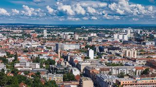 Pogled sa Zagrebačke katedrale na centar grada – Zagreb