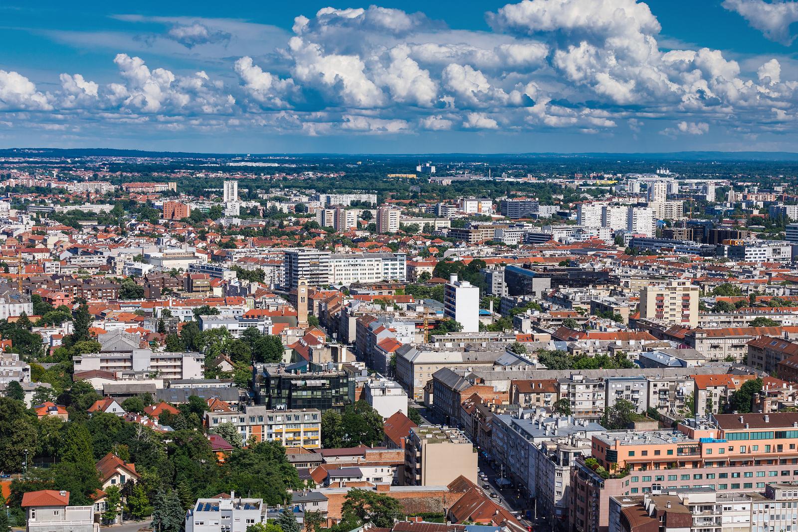 Pogled sa Zagrebačke katedrale na centar grada – Zagreb