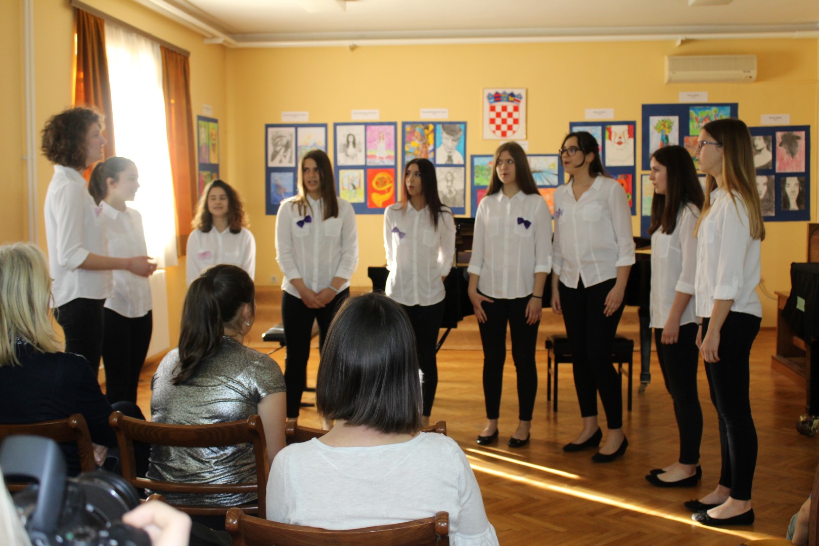 U koncertnoj dvorani Glazbene škole otvorena izložba “Likovnionica” U koncertnoj dvorani Glazbene škole otvorena izložba “Likovnionica”