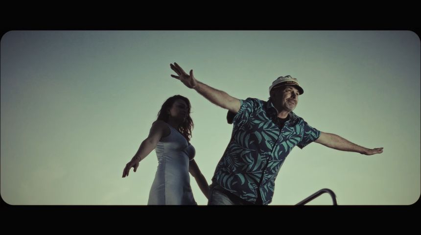 Elkan Florida opjevao legendarnu “Tomos 4” pentu, rock profesor Prte u glavnoj ulozi u spotu Elkan Florida opjevao legendarnu “Tomos 4” pentu, rock profesor Prte u glavnoj ulozi u spotu