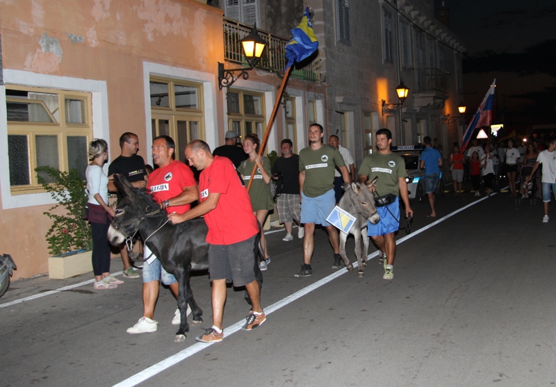 Tisno: 7. Međunarodna trka tovarov, Foto: Edin Kadić Tisno: 7. Međunarodna trka tovarov, Foto: Edin Kadić