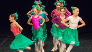 Božićna čestitka plesnog odjela Glazbene škole Blagoje Bersa