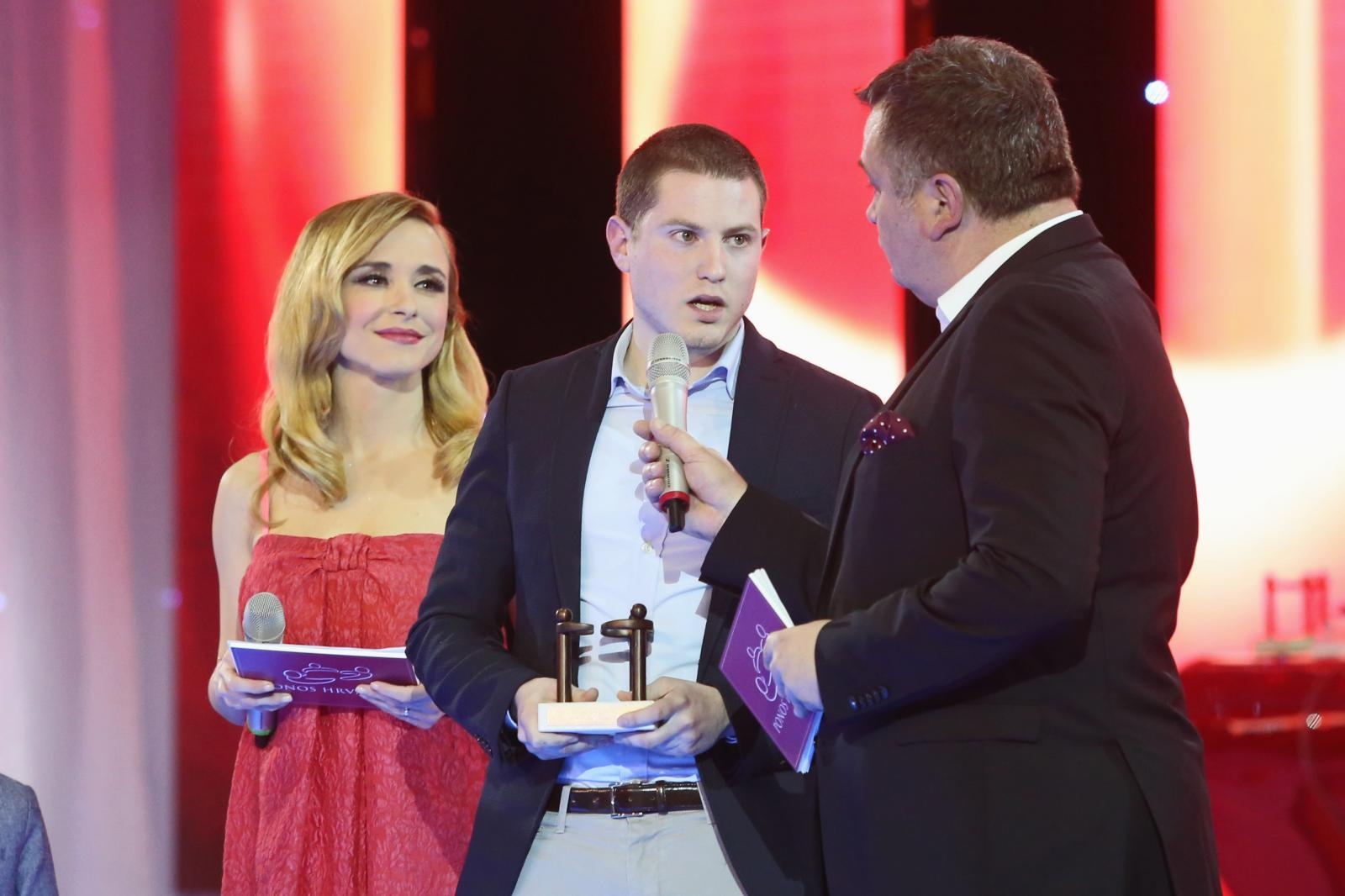 UN Tornado i Tin Brolich primili nagradu “Ponos Hrvatske” UN Tornado i Tin Brolich primili nagradu “Ponos Hrvatske”