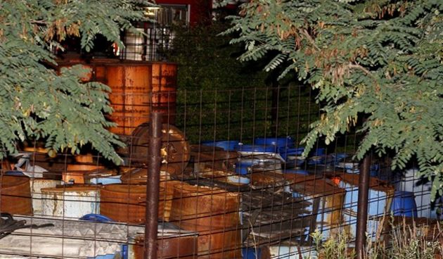 bačve s otrovom (foto: Goran Mehkek / CROPIX)