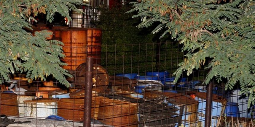 bačve s otrovom (foto: Goran Mehkek / CROPIX) bačve s otrovom (foto: Goran Mehkek / CROPIX)