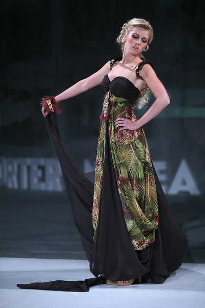 U trgovackom centru West gate sinoc zapoceo modni dogadjaj Nivea Cro A Porter. U trgovackom centru West gate sinoc zapoceo modni dogadjaj Nivea Cro A Porter.