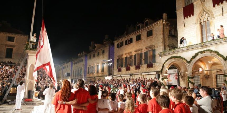 10.07.2013., Dubrovnik – Svecano otvorene 64. Dubrovacke ljetne igre. Borut Pahor, Ivo Josipovic, Andrea Zlatar.Photo: Grgo Jelavic/PIXSELL 10.07.2013., Dubrovnik – Svecano otvorene 64. Dubrovacke ljetne igre. Borut Pahor, Ivo Josipovic, Andrea Zlatar.Photo: Grgo Jelavic/PIXSELL