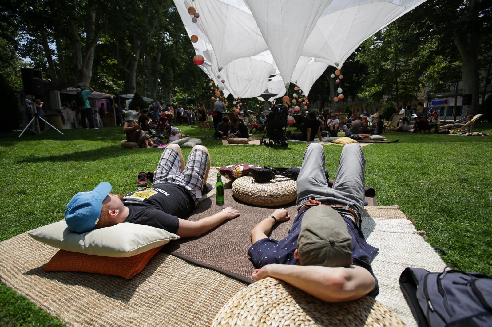 Ljetni ambijent Zagrebačkog mora knjiga privukao brojne posjetitelje