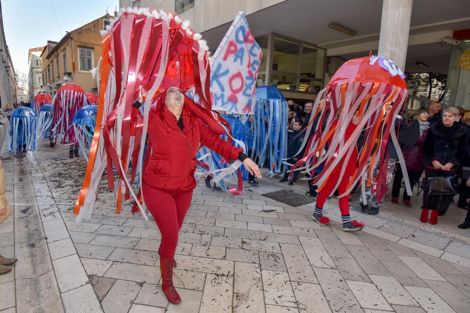 Zadarski karneval 2018: Povorka maškaranih skupina gradskim ulicama Zadarski karneval 2018: Povorka maškaranih skupina gradskim ulicama