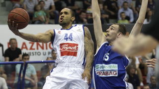 Zagreb, 040512.
KC Drazen Petrovic.
Kosarkaska utakmica Liga za prvaka ( prvenstvo Hrvatske ) 12.kolo Cibona – Zadar.
Na slici: Zachary Wright 44, Ante Delas 15.
Foto: Nenad Dugi / CROPIX Zagreb, 040512.
KC Drazen Petrovic.
Kosarkaska utakmica Liga za prvaka ( prvenstvo Hrvatske ) 12.kolo Cibona – Zadar.
Na slici: Zachary Wright 44, Ante Delas 15.
Foto: Nenad Dugi / CROPIX
