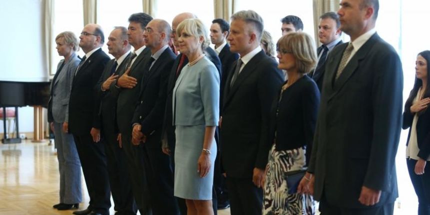 Ceremonija polaganja svecane prisege novoizabranih sudaca Ustavnog suda RH u Uredu predsjednice. Lovorka Kusan, Mario Jelusic, Davorin Mlakar, Branko Brkic, Miroslav Sumanovic, Josip Leko, Ingrid Anticevic-Marinovic, Rajko Mlinaric, Snjezana Bagic, Andre