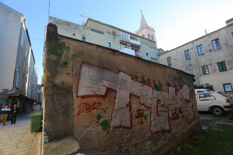 06.11.2013., Zadar – Dotrajale fasade na zgradama u centru grada. Photo: Filip Brala/PIXSELL 06.11.2013., Zadar – Dotrajale fasade na zgradama u centru grada. Photo: Filip Brala/PIXSELL