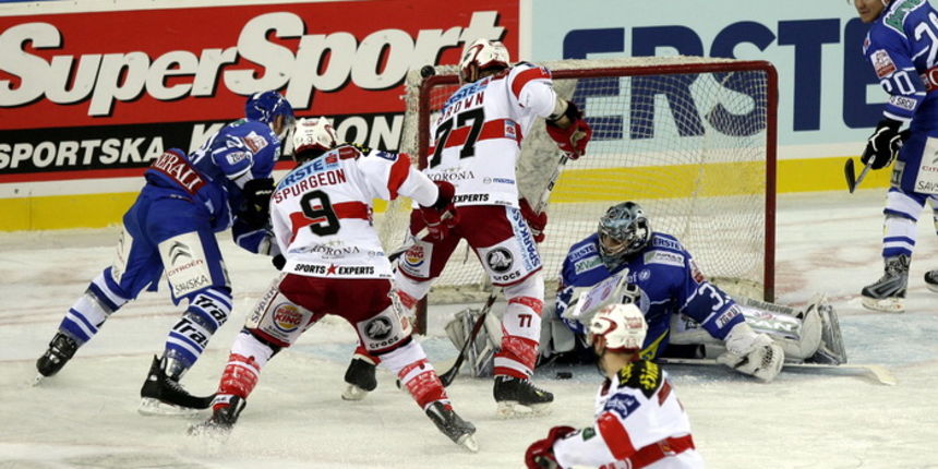 Zagreb, 210111.
Dvorana Arena Zagreb.
U zagrebackoj sportskoj dvorani Arena odrzati ce se hokejaski spektakl Ice Fever od 21-28. 01. Hokejasi Medvescaka odigrati ce 4 utakmice EBEL lige pred vec rasprodanom dvoranom.
Prva utakmica spektakla Ice Fever je Zagreb, 210111.
Dvorana Arena Zagreb.
U zagrebackoj sportskoj dvorani Arena odrzati ce se hokejaski spektakl Ice Fever od 21-28. 01. Hokejasi Medvescaka odigrati ce 4 utakmice EBEL lige pred vec rasprodanom dvoranom.
Prva utakmica spektakla Ice Fever je