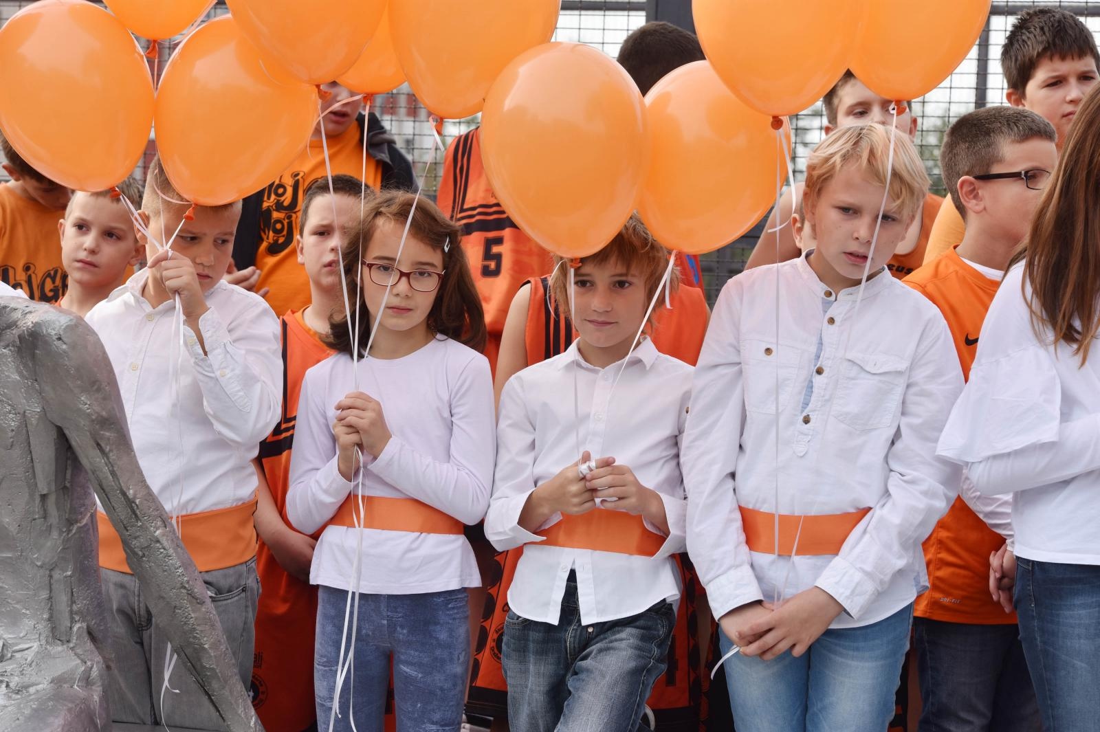 Šibenik: Puštanjem 53 balona obilježen rođendan Dražena Petrovića Šibenik: Puštanjem 53 balona obilježen rođendan Dražena Petrovića