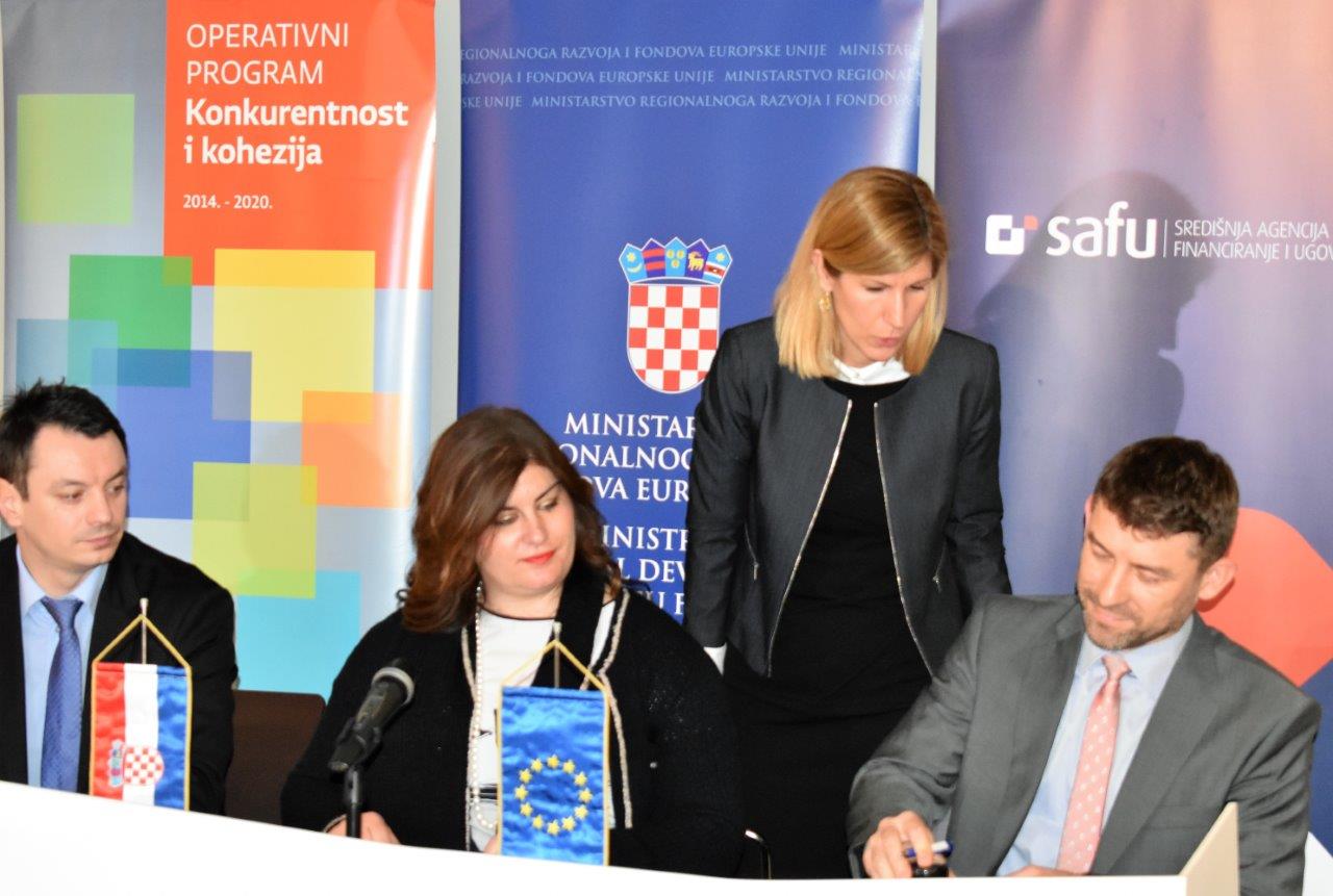 Potpisivanje ugovora u prezentacijskom centru “Podzemni grad Paklenice” NP Paklenica Potpisivanje ugovora u prezentacijskom centru “Podzemni grad Paklenice” NP Paklenica