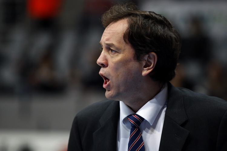 Zadar, 071210. Dvorana Kresimira Cosica. 4. kolo EuroChallenge kupa.  Kosarkaska utakmica KK Zadar – KK Pinar Karsiyaka.  Na slici trener Zadra Daniel Jusup.  Foto: Jure Miskovic / CROPIX