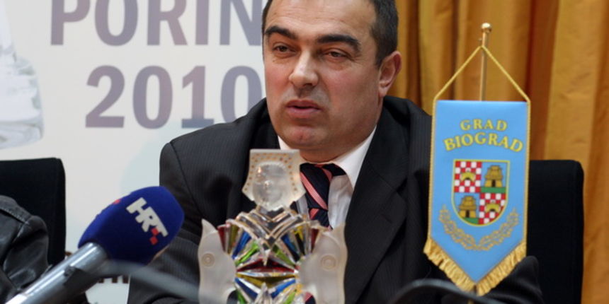 Biograd, 090310.
Danas su gradonacenik Ivica Knez i Sinisa Skarica iz Instituta Hrvatske glazbene unije u Biogradskoj vijecnici potpisali ugovor o odrzavanju dodjele glazbenih nagrada Porina u Biogradu.
Na fotografiji: Ivan Knez gradonacelnik Biograda. Biograd, 090310.
Danas su gradonacenik Ivica Knez i Sinisa Skarica iz Instituta Hrvatske glazbene unije u Biogradskoj vijecnici potpisali ugovor o odrzavanju dodjele glazbenih nagrada Porina u Biogradu.
Na fotografiji: Ivan Knez gradonacelnik Biograda.